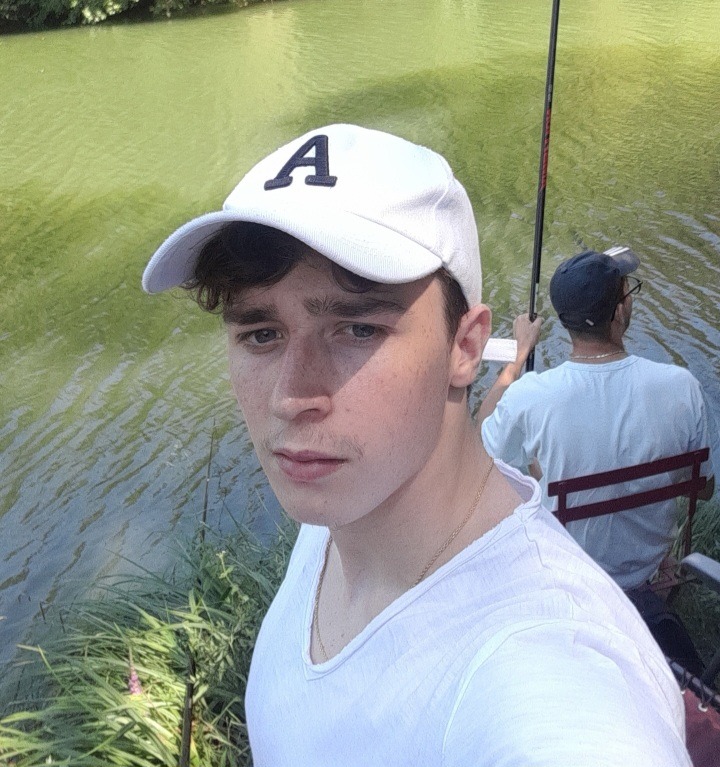 Profil de Bruno-pierre, 18 ans, Plan Cul à Shirkat Bāvāryā