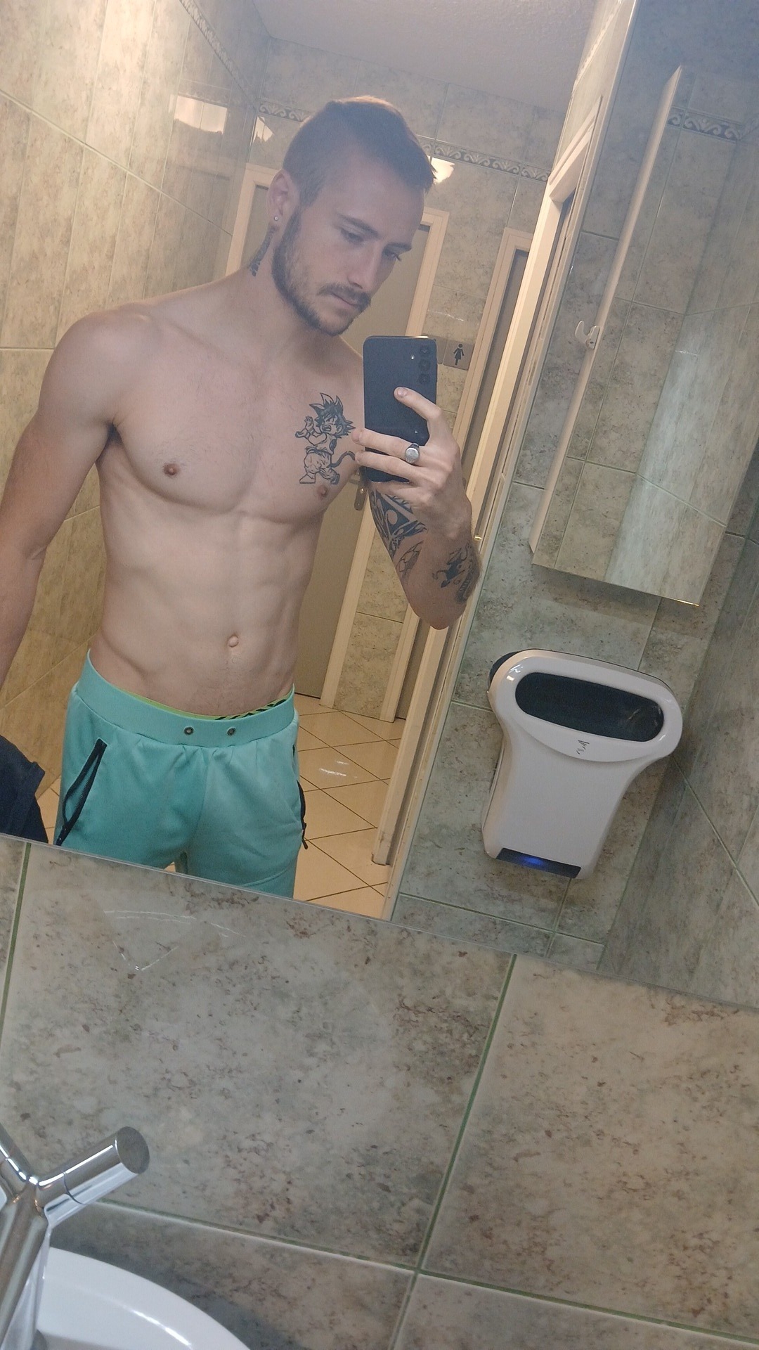 Profil de Fabrice, 26 ans, Plan Cul à ‘Ayn Sukhnah